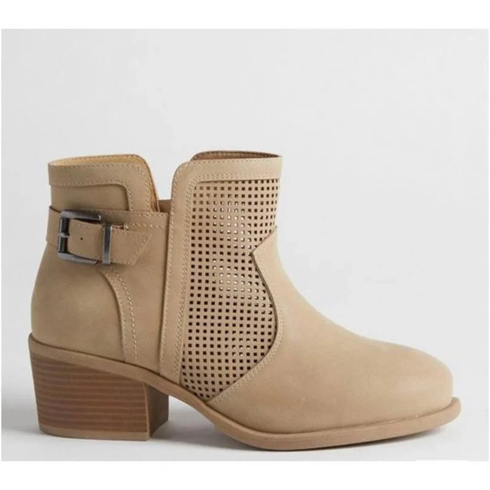 MÍA -Perforated Buckle Ankle Bootie  Size 9M Oatmeal